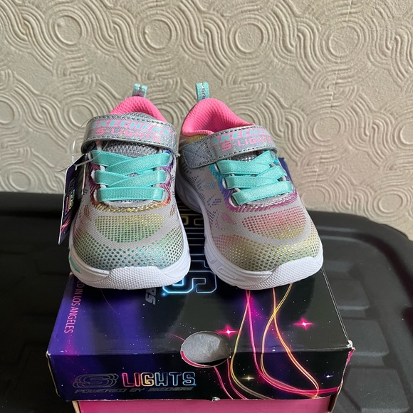 BNWT baby girls Skechers light up trainers size 4 - Picture 6 of 7